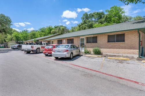 1218 S Main St, Boerne, TX, 78006-2828 | Card Image