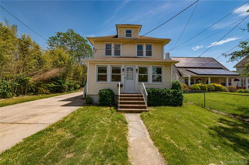 129 Bay Rd, Brookhaven, NY, 11719-9748 | Card Image