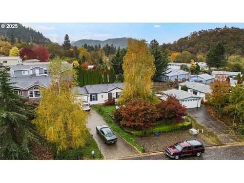 187 October Dr, Myrtle Creek, OR, 97457-8780 | Card Image