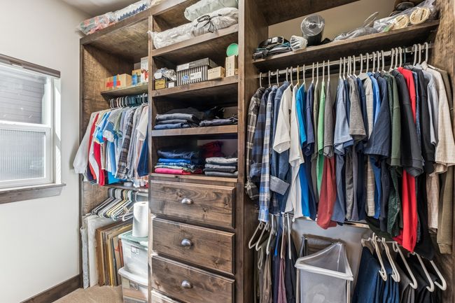 Primary Closet | Image 12