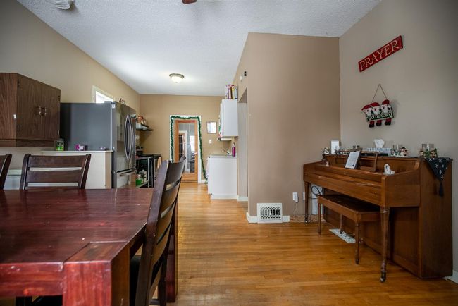 629 5 Street S, Home with 2 bedrooms, 2 bathrooms and 1 parking in Lethbridge AB | Image 8