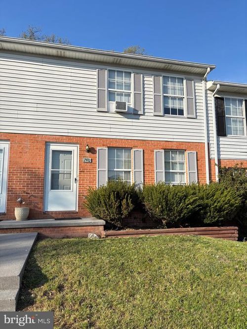240 Nottoway Dr, STEPHENS CITY, VA, 22655-2772 | Card Image