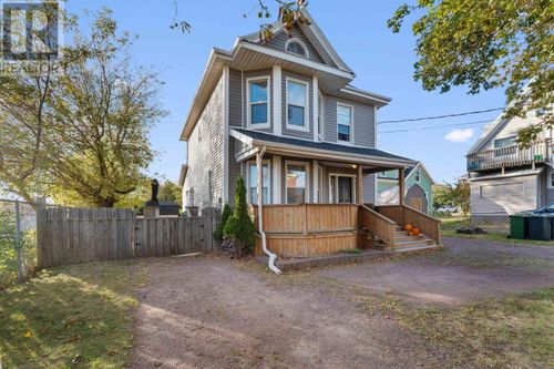 42 King St, Summerside, PE, C1N2S8 | Card Image
