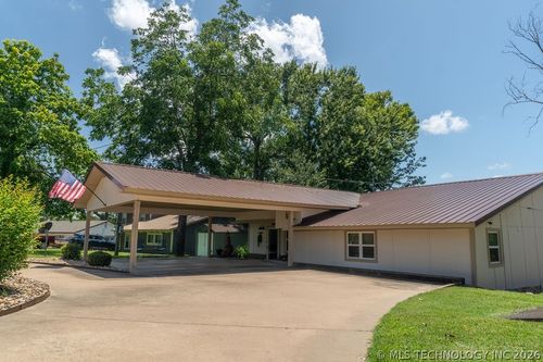 1064 Lakeside Dr, Fort Towson, OK, 74735-5005 | Card Image