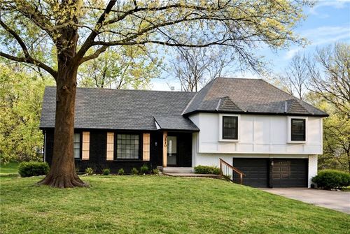 3510 Ne Kingwood Pl, Lee's Summit, MO, 64064-1894 | Card Image