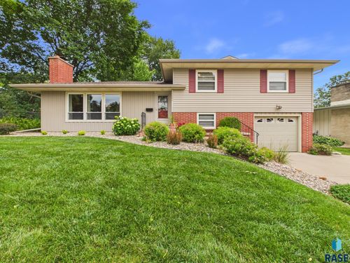 3004 S Carter Pl, Sioux Falls, SD, 57105-5922 | Card Image
