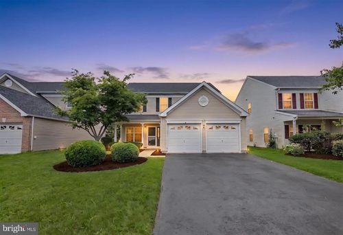 25 Sandstone Rd, East Windsor, NJ, 08520-3043 | Card Image