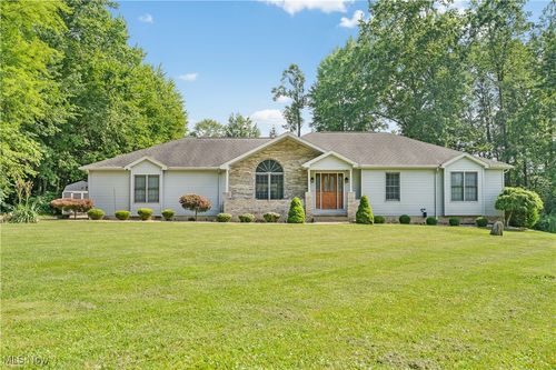 5537 Walnut Grove Cir, Struthers, OH, 44471-3116 | Card Image