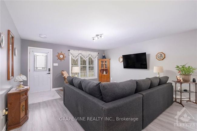 2190 Valley St, House attached with 3 bedrooms, 2 bathrooms and 2 parking in Moose Creek ON | Image 5