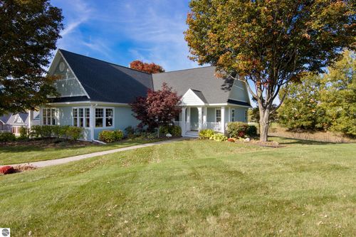 8700 Underwood Rdg, Traverse City, MI, 49686-1692 | Card Image