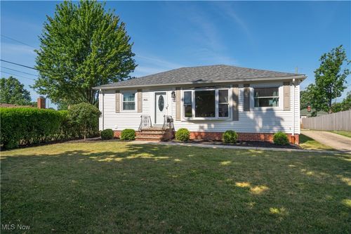 7600 Malibu Dr, Parma, OH, 44130-5941 | Card Image