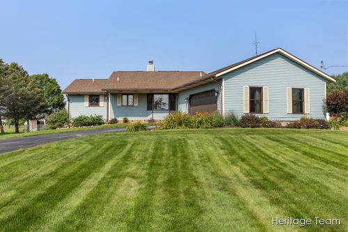 6559 Burlingame Ave Sw, Byron Center, MI, 49315-8679 | Card Image