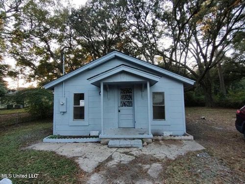 4607 Briggs St, Moss Point, MS, 39563-3203 | Card Image
