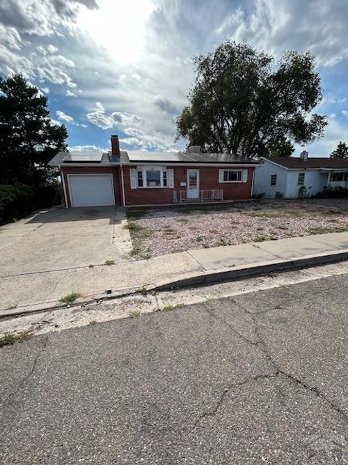 1701 Crestmoor Dr, Pueblo, CO, 81001-2729 | Card Image