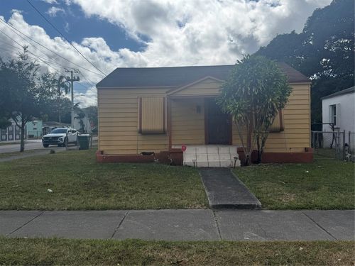 1300 Nw 42nd St, Miami, FL, 33142-4812 | Card Image