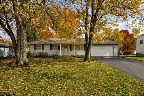 7443 Sugartree Dr, Boardman, OH, 44512-5429 | Card Image