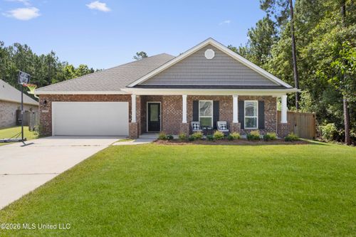 8452 Rock Glen Rd, Biloxi, MS, 39532-7948 | Card Image