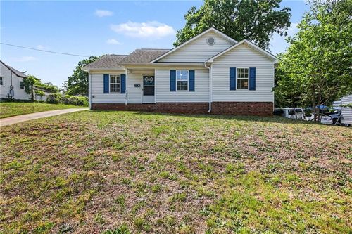 3130 S Main Street, Winston Salem, NC, 27127 | Card Image