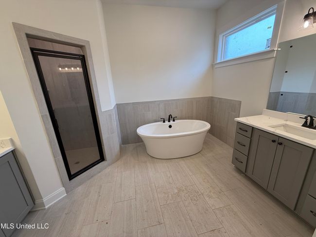 Primary bath | Image 17