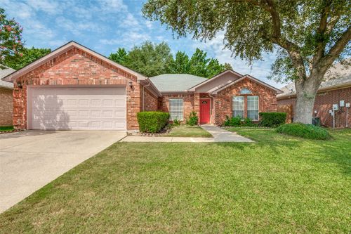 2105 Post Wood Ln, Arlington, TX, 76018-3137 | Card Image