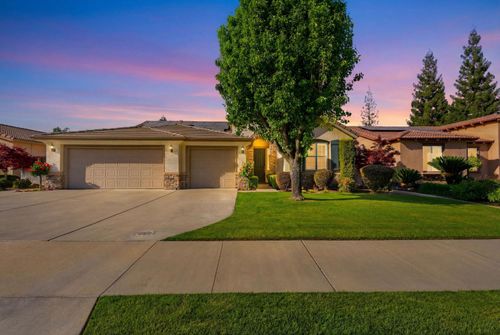 1631 Kamm Ave, Kingsburg, CA, 93631-3113 | Card Image