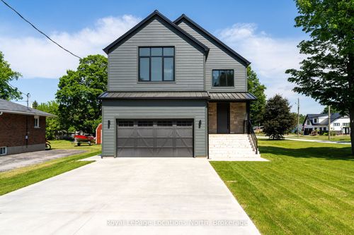 18 Melville St, Nottawa, ON, L0M1P0 | Card Image