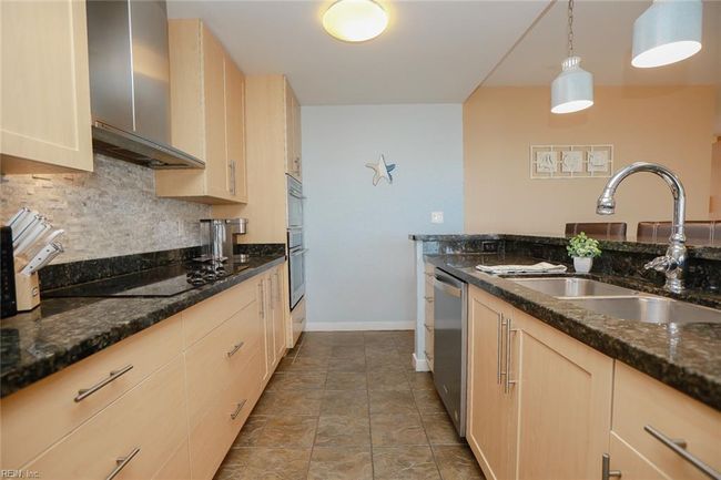 APT-432B - 3738 Sandpiper Rd, House attached with 4 bedrooms, 3 bathrooms and null parking in Virginia Beach VA | Image 14