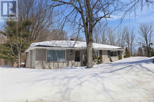 8 Ransome Dr, Sault Ste Marie, ON, P6C1N2 | Card Image