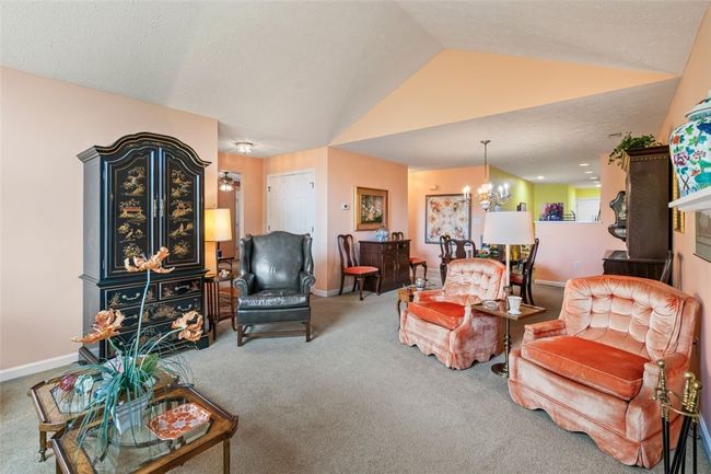 6422 Jefferson Pointe Cir, Condo with 2 bedrooms, 3 bathrooms and 2 parking in Jefferson Hills PA | Image 6