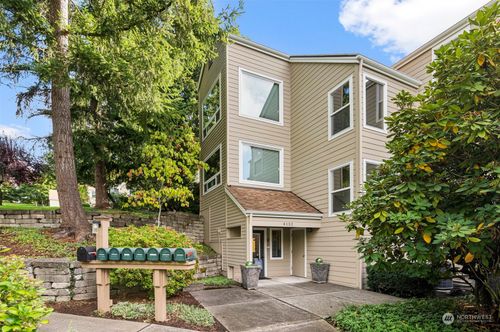 207-4152 Providence Point Dr Se, Issaquah, WA, 98029 | Card Image