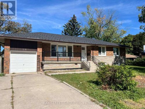29 Harnish Cres, North York, ON, M2M2C2 | Card Image