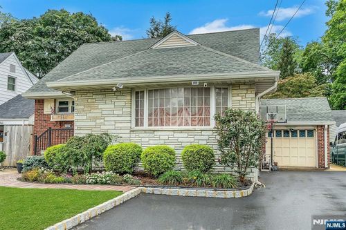 33 E Passaic Street, Rochelle Park, NJ, 07662 | Card Image