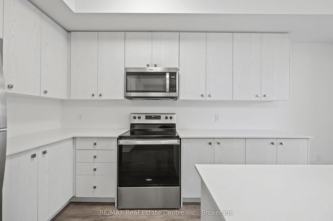 E8 - 20 Palace St, Condo with 2 bedrooms, 2 bathrooms and 1 parking in Kitchener ON | Image 4