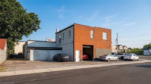 302 Queenston Rd, Hamilton, ON, L8K1H1 | Card Image