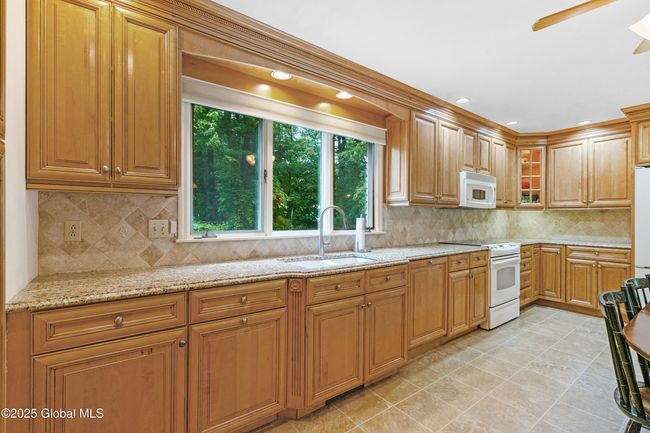 19 Tamarack Ln, House other with 4 bedrooms, 3 bathrooms and 6 parking in Schenectady NY | Image 16