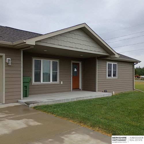 813 W Grandview St, Sutton, NE, 68979-2438 | Card Image