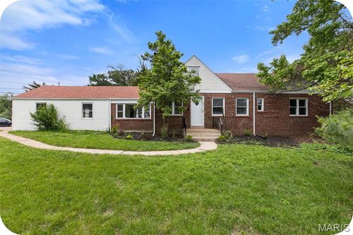 9938 Coventry Ln, Affton, MO, 63123-4316 | Card Image