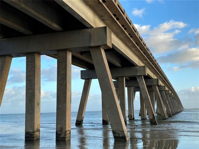 The bridge to Galveston is said to be the best place to go fishin... | Image 27