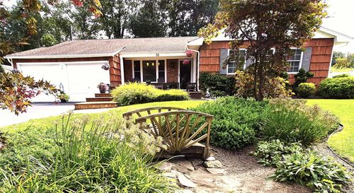 36 W Denis Ln, Coram, NY, 11727-3550 | Card Image