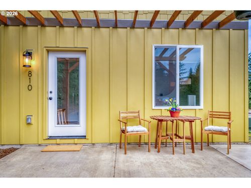 810 Se Beaver St, Toledo, OR, 97391-2344 | Card Image