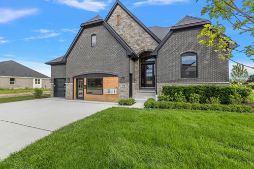 4076 Spring Meadow Dr, Sterling Heights, MI, 48314-4200 | Card Image