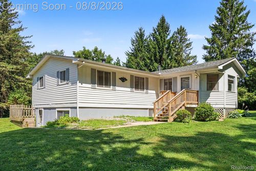 6095 Tipsico Lake Rd, Holly, MI, 48442-9137 | Card Image