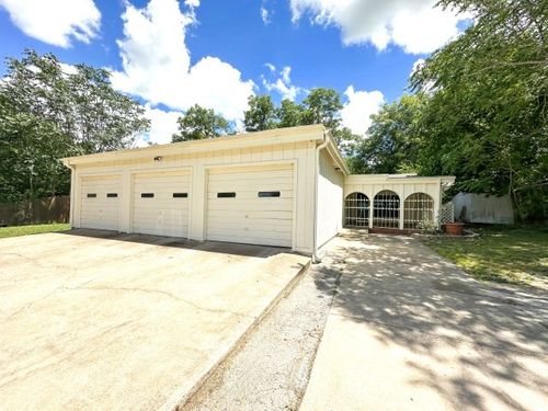 302 W Highland Ave, Comanche, TX, 76442-1612 | Card Image