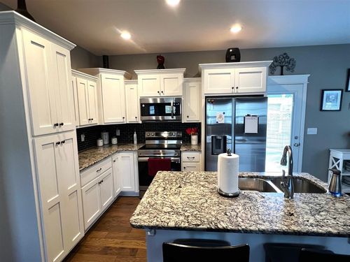 713 Cherry Blossom Ct, Bowling Green, KY, 42103-9157 | Card Image