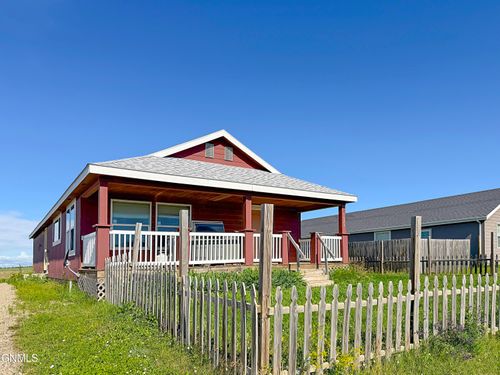 5623 Border Ave, Williston, ND, 58801-8833 | Card Image