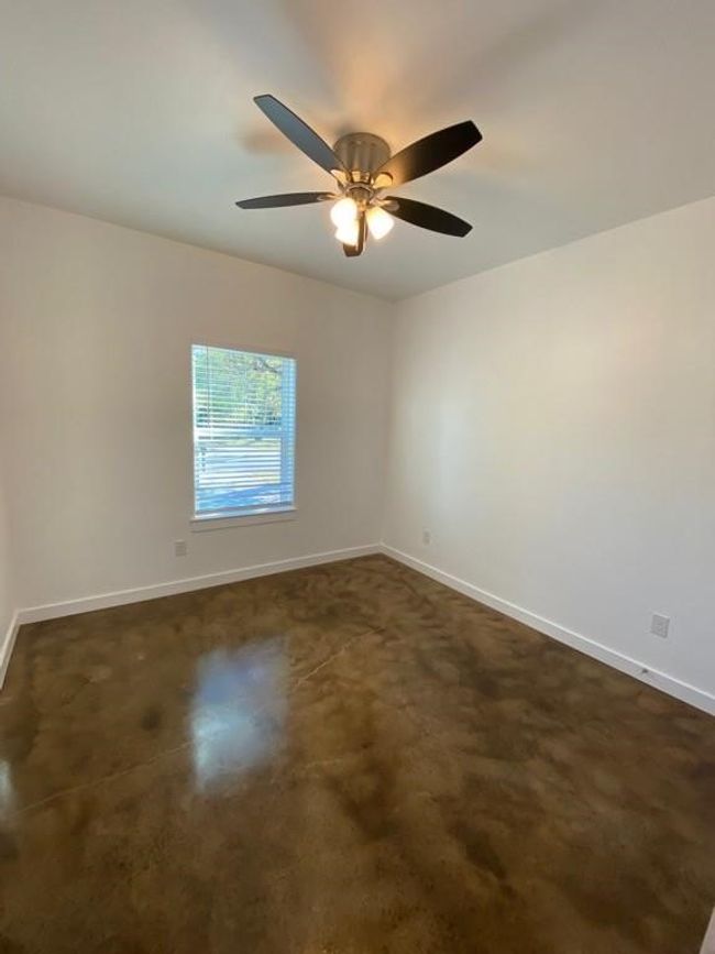 Empty room with baseboards and a ceiling fan | Image 9