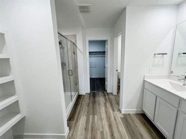 Primary Bathroom | Image 11