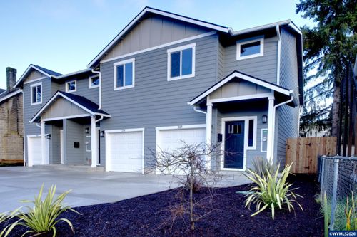 228-230-232 W Clay St, Monmouth, OR, 97361 | Card Image