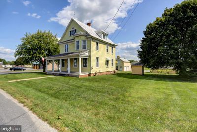 910 Frederick Pike, House other with 4 bedrooms, 1 bathrooms and null parking in LITTLESTOWN PA | Image 2