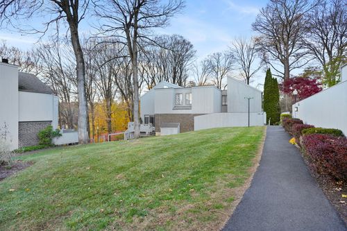 8-8 Quarry Cor, Ridgefield, CT, 06877-3339 | Card Image